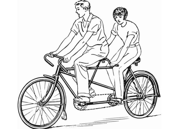 Due persone pedalano su una bicicletta tandem da colorare