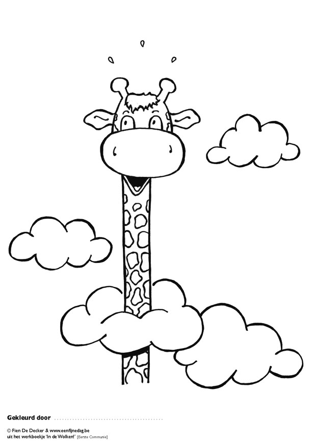 Giraffa con la testa fra le nuvole disegno da stampare e colorare