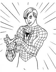 Peter Parker che si veste da Spiderman Uomo Ragno da colorare