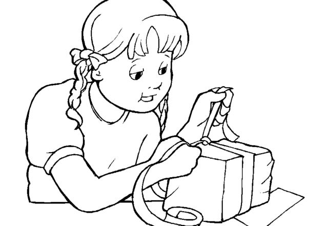disegno bambina prepara il suo regalo per la mamma